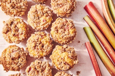 Rhubarb-Filled Streusel Muffins
