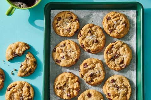Vegan Salted Chocolate Chip Cookies 