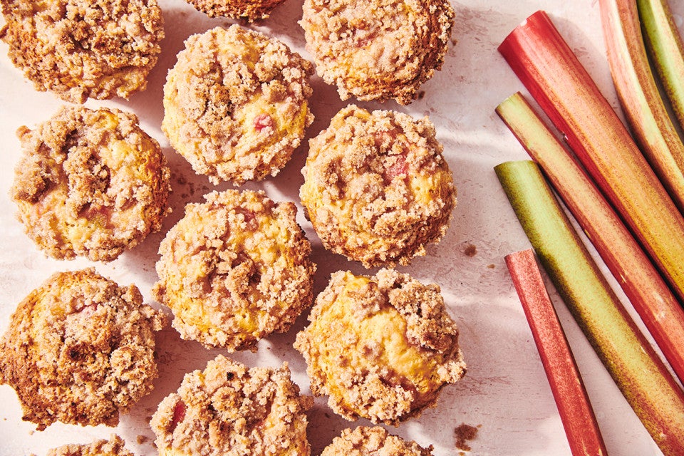 Rhubarb-Filled Streusel Muffins