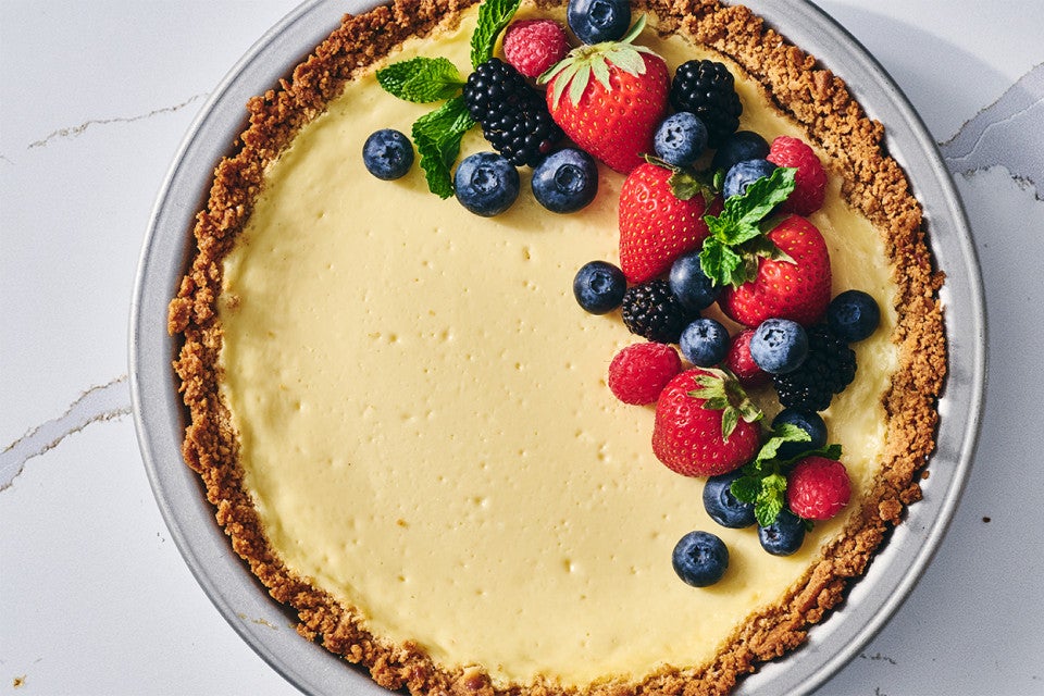 Easy Cheesecake with berries on top