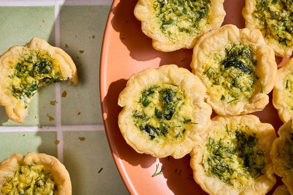 Mini Quiches on a plate seen from above
