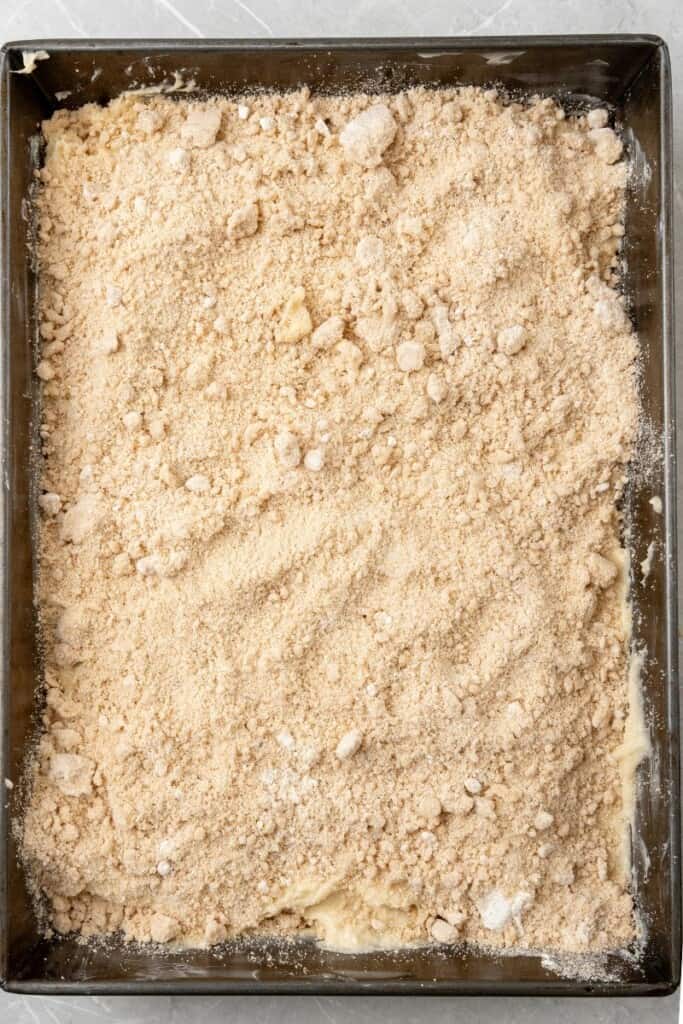 13x9 coffee cake topped with remaining topping mixture