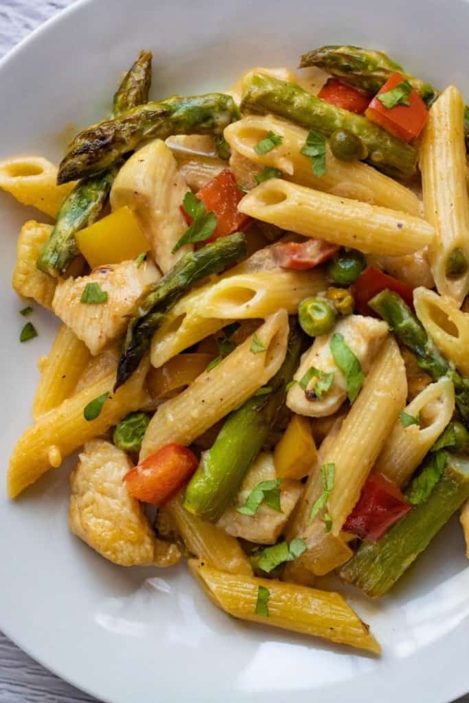 Cheesecake Factory copcat chicken chipotle pasta on a white plate