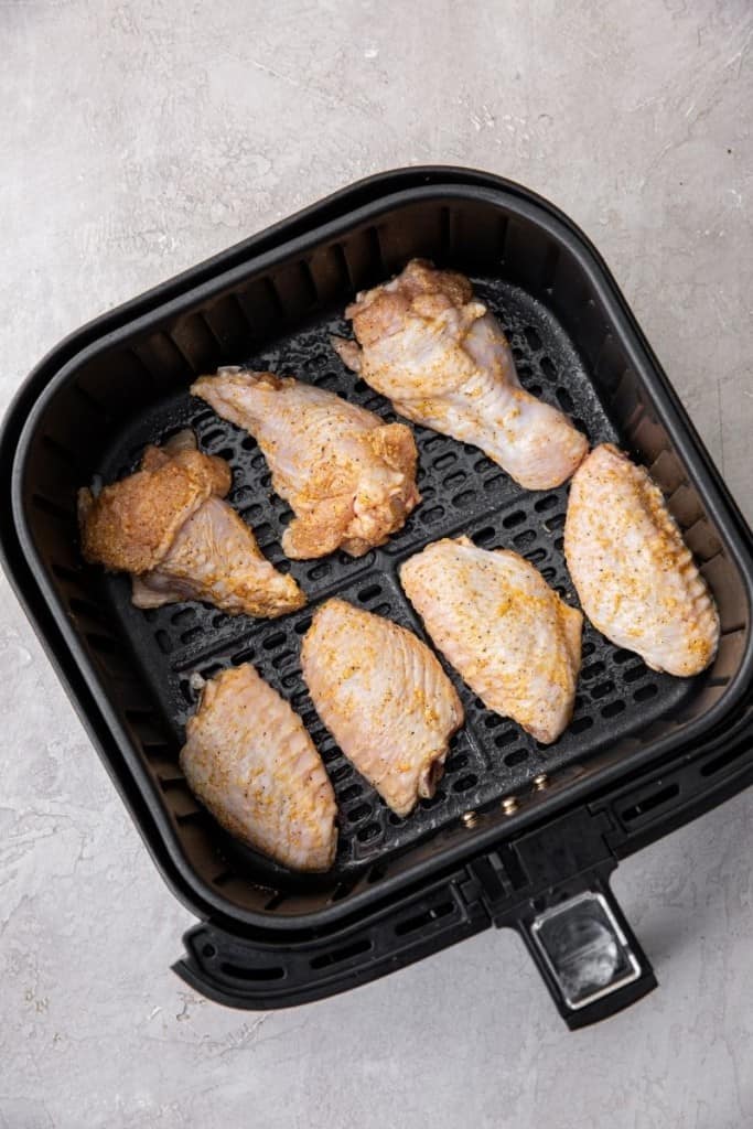 lay seasoned chicken wings in single layer in air fryer