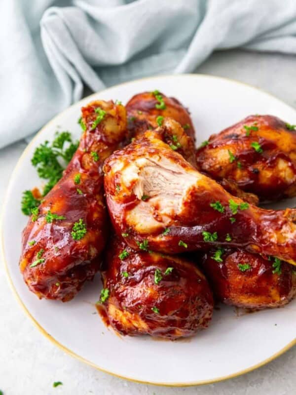 Crispy and tender chicken drumsticks made in instant pot on plate