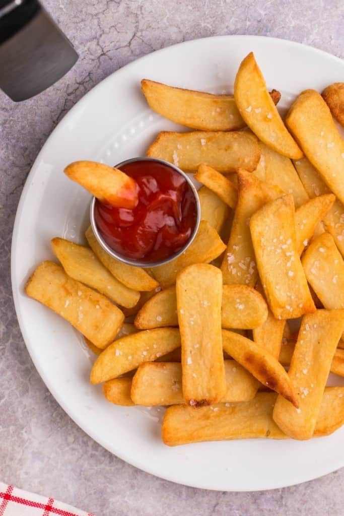plateful of steak fries cooked in air fryer with dipping sauce