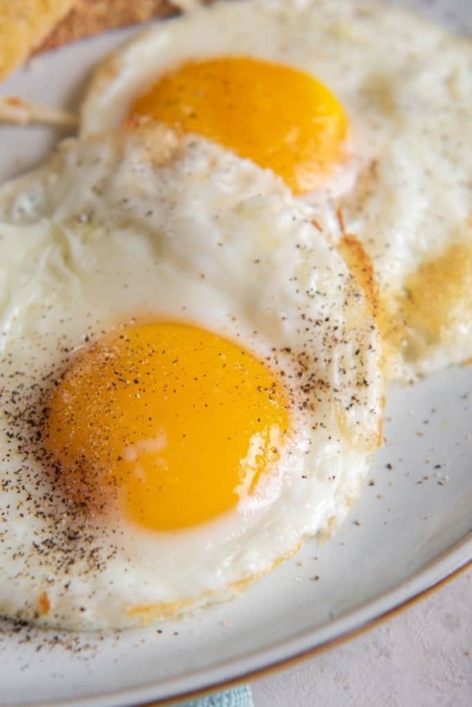 close up of a fried egg cooked in air fryer