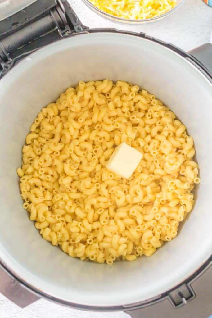 ninja foodi with ingredients to make mac and cheese