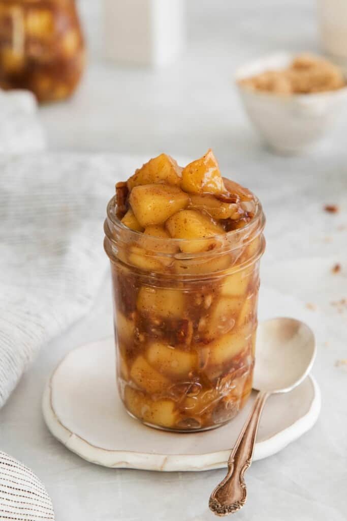 jar with cinnamon roll apple pie filling
