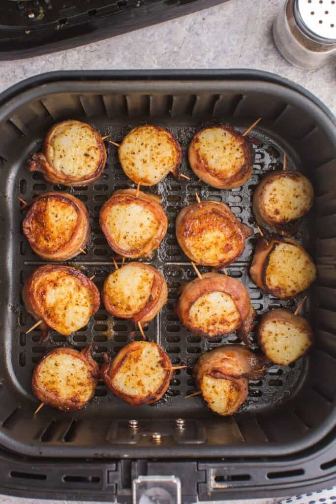cooked bacon wrapped scallops