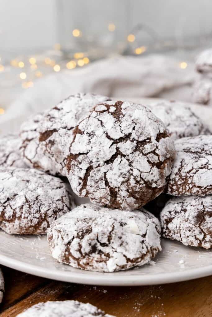 several crinkle cookies