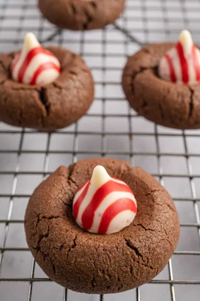 closeup of peppermint kiss cookies
