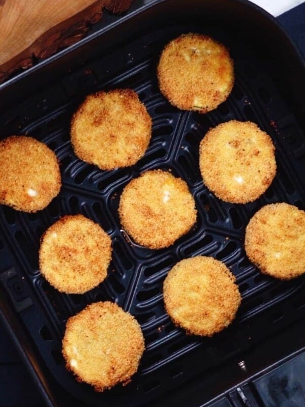 Cooked zucchini chips in air fryer