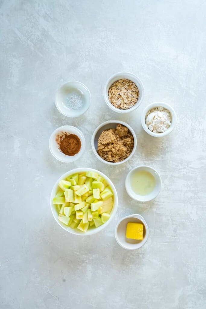 Ingredients needed to prepare an apple crisp in the air fryer.