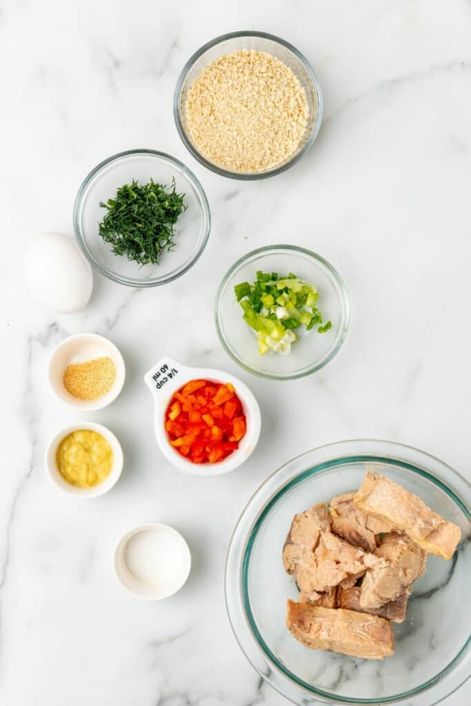 Ingredients needed to prepare salmon patties.