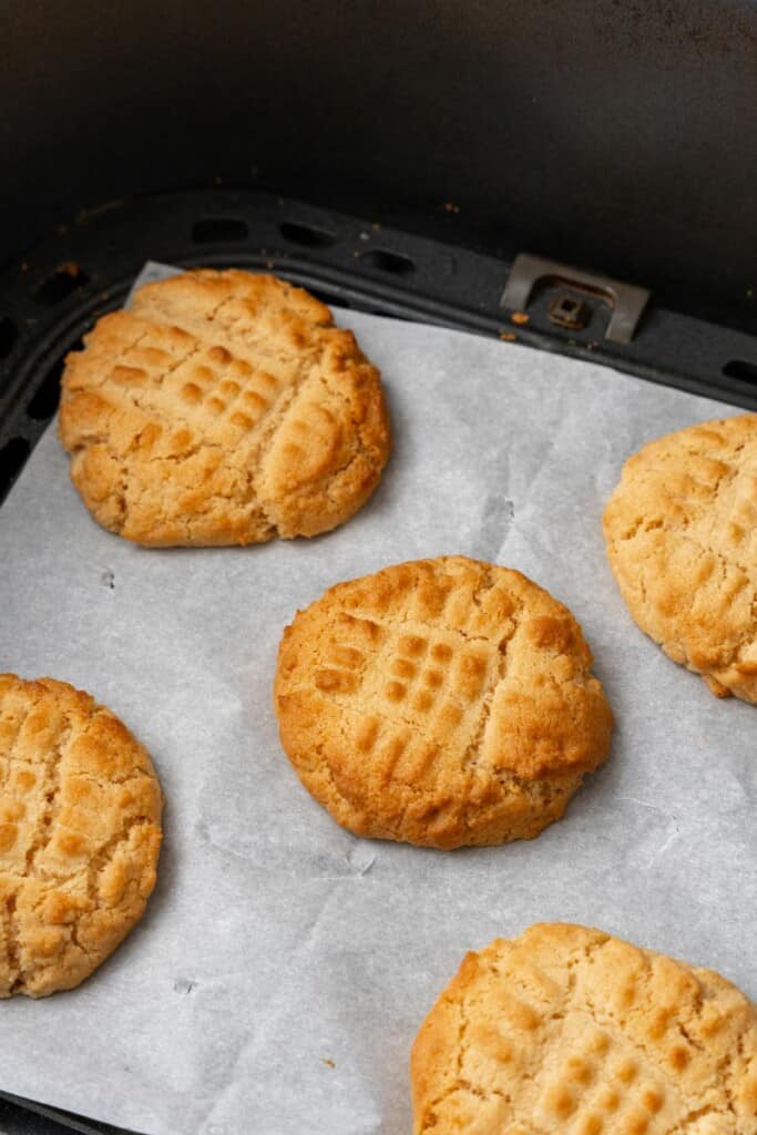 baked peanut butter cookies in air fryer
