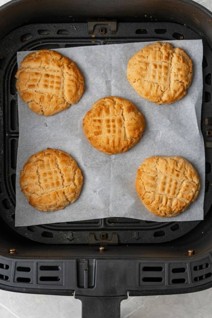 how to make peanut butter cookies in the air fryer