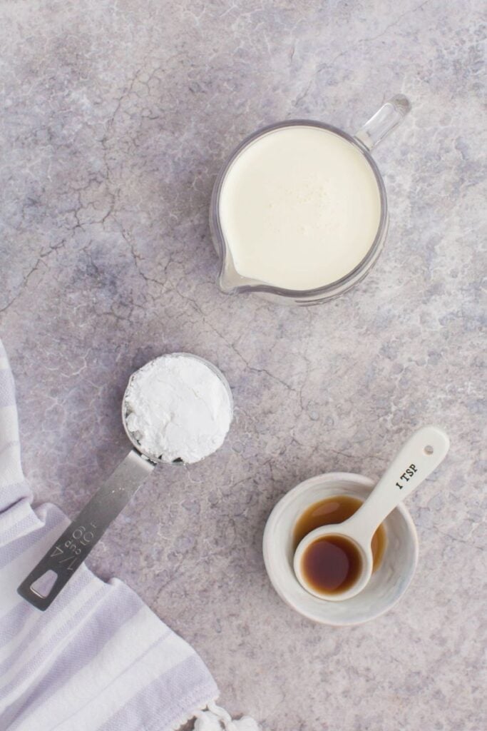 Ingredients needed to make whipped cream.