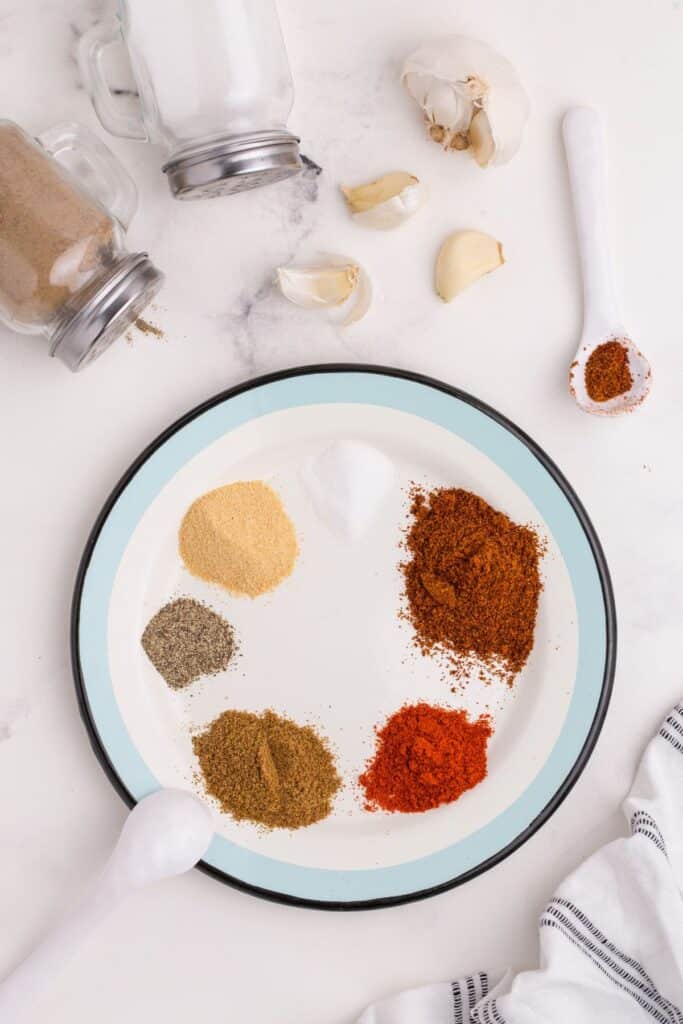 Ingredients for chicken taco seasoning: chili powder, cumin, garlic powder, smoked paprika, salt, and black pepper.