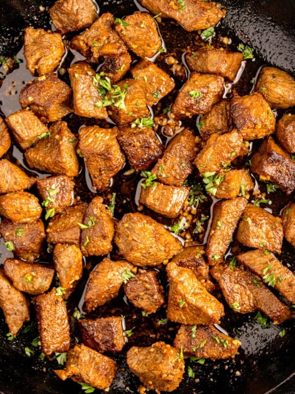 Completed steak bites in garlic butter.